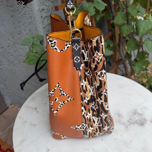 Louis Vuitton Giant Monogram Jungle NeoNoe Drawstring Bucket Crossbody - Picture 7 of 15